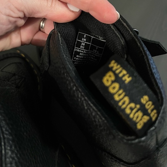 DR. Martens Devon Flower Quad Boots NWOB - Picture 16 of 16